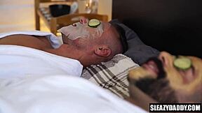 דדיז חורגים חרמנים אומרים בואו נזיין ארבעה עם האחים החורגים עם מציצים ורימג'ובס