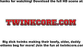 Eddie Patrick, Tyler Saint a Ace Banner, klekněte na gauč s prdely ven... nechte twinkům vydělat právo na prdelní chlupaté mokré díry!