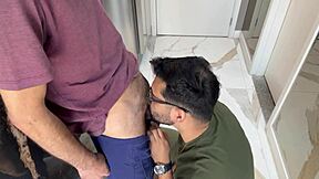 Grosse bite poilue de Marcos Goiano à cru enfoncée profond dans cul de Goiano