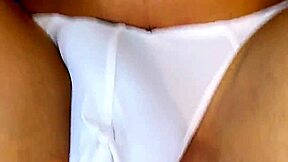 fazendo o twink de fêmea com uma calcinha branca pequenininha socadinha na rabeta