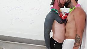 suck that big cock in the bathroom