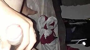 Llegó del Trabajo y Solo Quiere Masturbarse Pensando en Ti