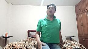 Gay cumshots and big ass in a Ecuadorian shop