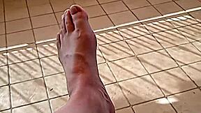 Young gay man shows off his feet and has raw sex scenes