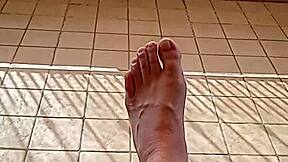 Young gay man shows off his feet and has raw sex scenes