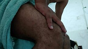 me estaba vistiendo y me puse cachondo, así que me masturbé con anal amateur