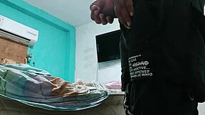 me estaba vistiendo y me puse cachondo, así que me masturbé con anal amateur