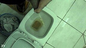 Solo Pissing Action in Bold Display