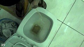 Solo Pissing Action in Bold Display