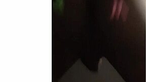 Zlá čierna shemale hra s zadkom! Zvládneš toto sólové show?