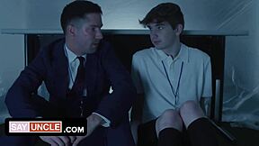 شاهد مقطع كامل لباروديا إباحية مثلية لسفرنس الآن