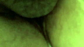 Shemale prostitutka bere análové práskání s raw spermatem