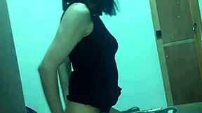 hey, wanna see a sexy trans babe in action? tell me what you think about this hot clip!
