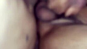 Damn, fudendo hard and chupando with wild bareback action!