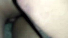 Damn, fudendo hard and chupando with wild bareback action!