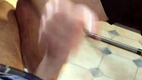 Wanking Leads to Explosive Cumshot