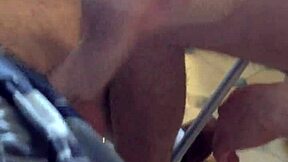 Wanking Leads to Explosive Cumshot