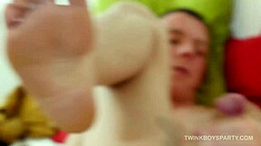 twink andrew kitt shows off solo skills