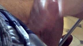 Wanking Leads to Explosive Cumshot