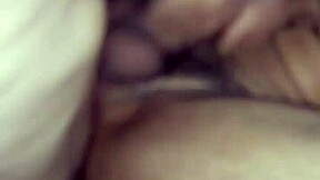 Damn, fudendo hard and chupando with wild bareback action!