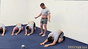 Ali gola joga motivira vroče gejske pihanja?