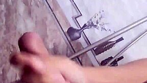 gay sục trong ph�ng tắm