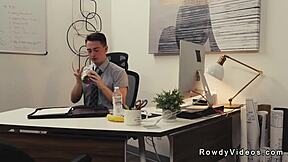 hunkki vittuilee kaverin perseeseen suihinoton jälkeen intensiivisesti