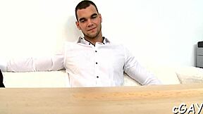 Špinavý hunk sanie obrovský kurac zmyselne