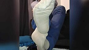 Hej, baví ma tá latino kancelária s ponožkami a nohami