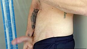 Gay styvbröder onanerar tillsammans. Bareback anal knull första gången.