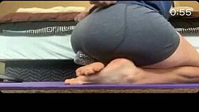 Bouncing Bubble Butt on Soles in Fetish Play