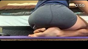 Bouncing Bubble Butt on Soles in Fetish Play