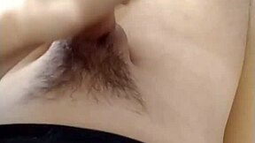 Why does this hetero keep cumming so much in his milky punheta with that tasty pau full of porra?