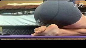 Bouncing Bubble Butt on Soles in Fetish Play