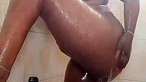 Wow! Sexy Ebony Teen Shower Spreads Oiled Ass