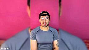 macho guy jerks 19cm cock horny from twink ass at gym