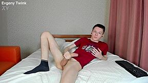 Naughty 18 Twinks Pump Big Cocks