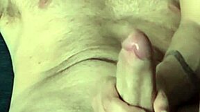 amigo, quieres que este macho muscular te folle el culo virgen a pelo y te llene de leche?