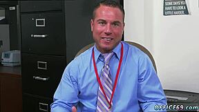 yo these young guys in a 3some are blowin' each other so hard right?