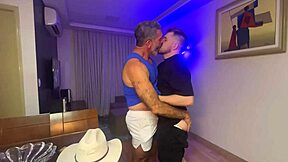 eles me pegaram gostoso com penes grandes