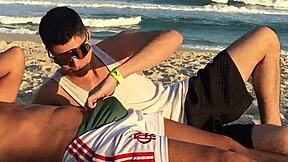 Foda na praia pauzudo fudendo cu do puto