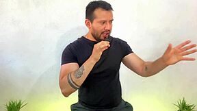 hombre casado vergon visita un sauna gay y penetra a un pasivo mientras hombres los ven coger