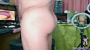 Spaidersexy usa un consolador rico en su culo
