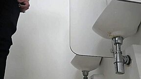 batendo uma no banho