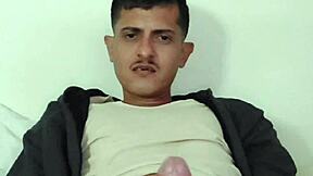 Cheio de tesao antes de dormir botei leite pra fora