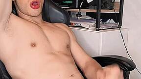 latino guy jerks off in his gamer chair 😈