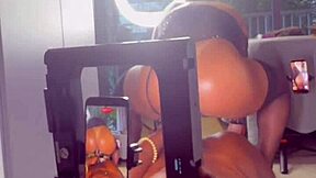Gostosa Femboy De Lingerie E Salto Alto Chupando
