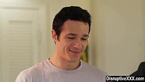 隠れゲイの男が料理講師を激しくハメる