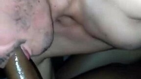 Cabaran Tekak Dalam dengan Kote Monster Hitam 25cm di Glory Hole