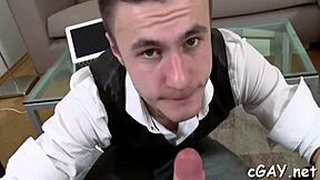 Хей, искаш ли да видиш този здравеняк да получи диво смучене?